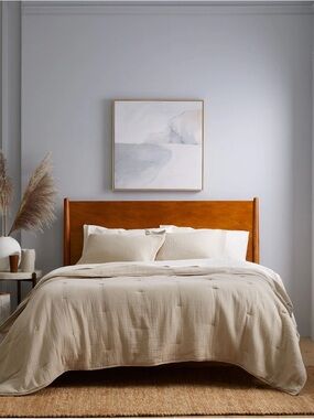 New Quince Organic Airy Gauze Dream Quilt King/CalKing - Dune MSRP $169.90
